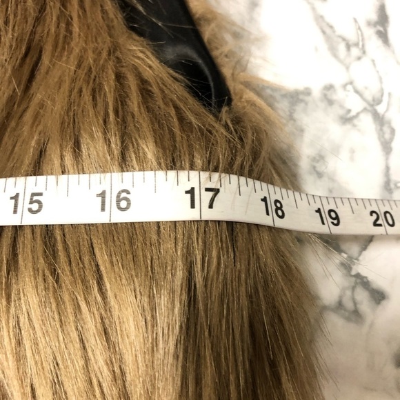 Chic Wish Fuzzy Faux Fur Brown Vest Size S NWT - Picture 4 of 6